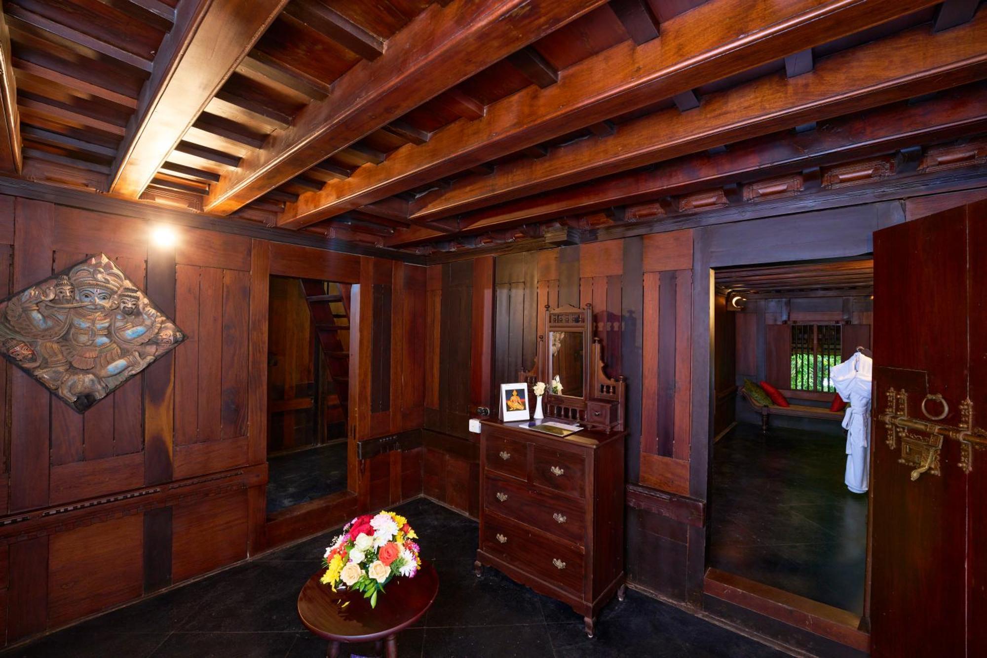 拉菲斯阿什塔姆迪酒店 科兰 外观 照片 Interior of the house