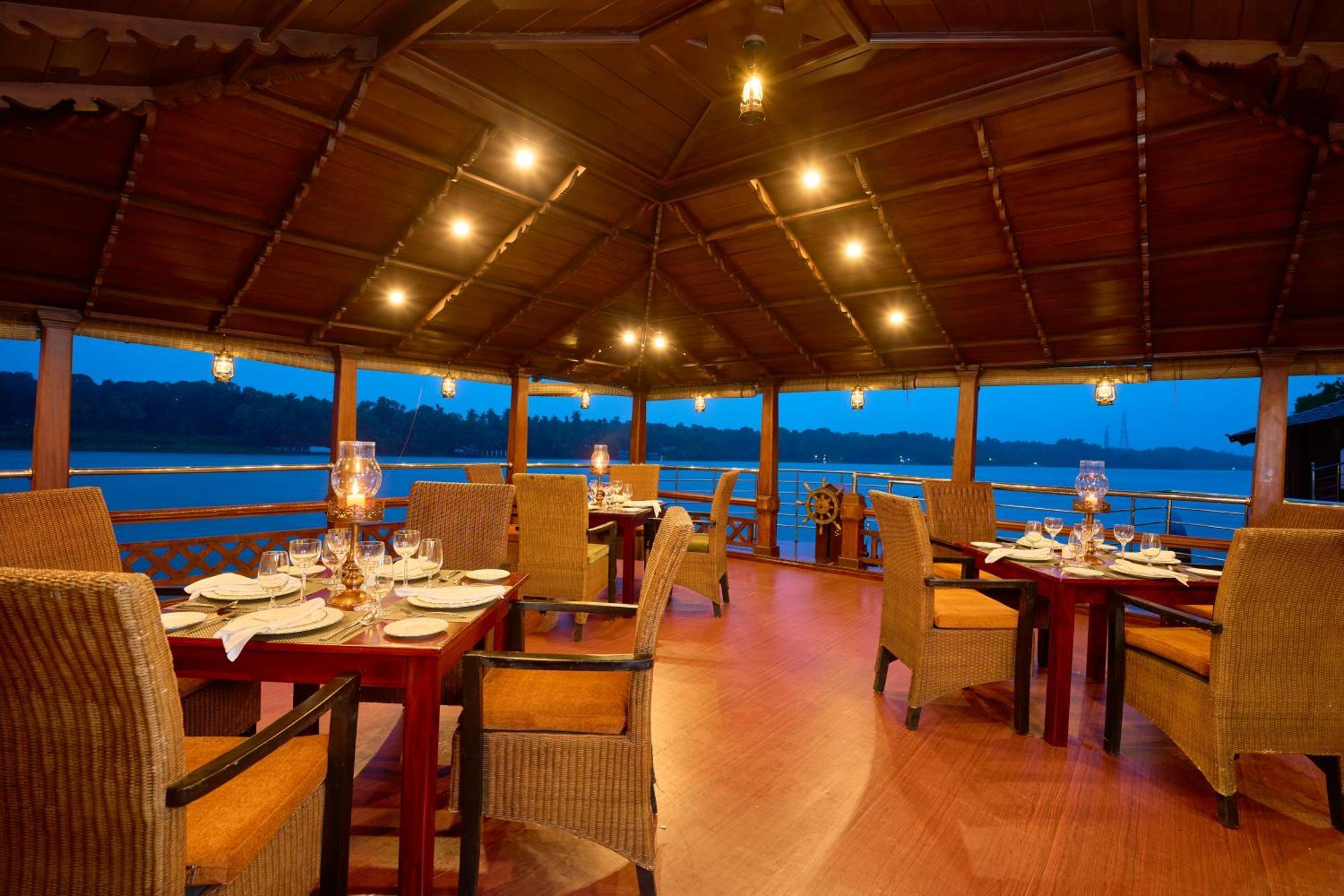 拉菲斯阿什塔姆迪酒店 科兰 外观 照片 The restaurant on board